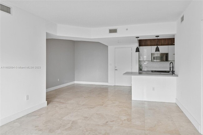 Foto del edificio - 870 SW 9th St