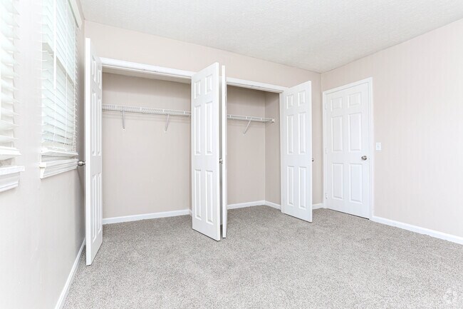 2BR, 2BA - 1,000 SF - Bedroom - Newberry Parc