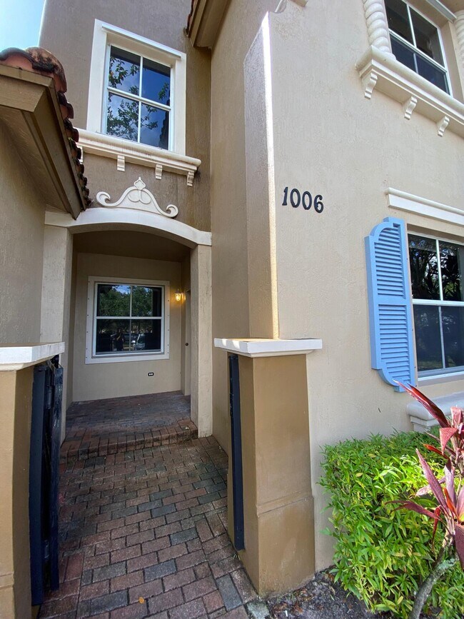 Building Photo - 2896  Hidden Hills Road 1006 West Palm Bea...