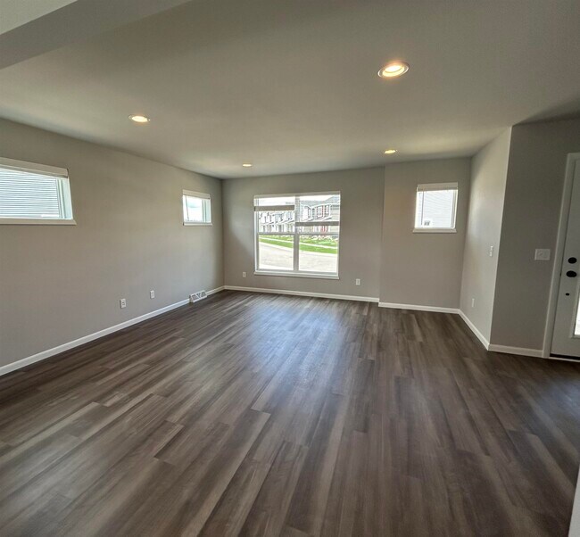 Building Photo - 2401 Wildcat Dr