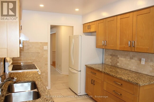 Photo du bâtiment - 2033 Lumberman Ln