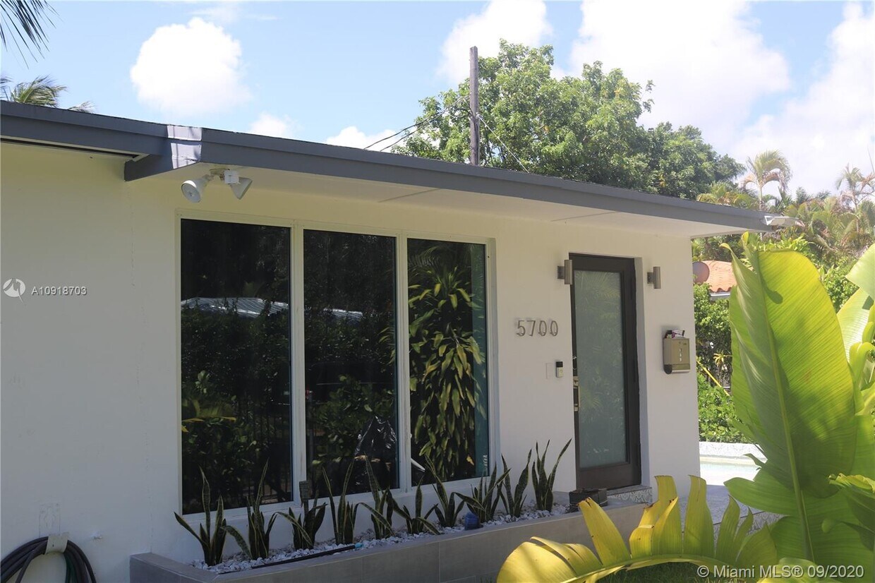 Primary Photo - 5700 SW 55th St