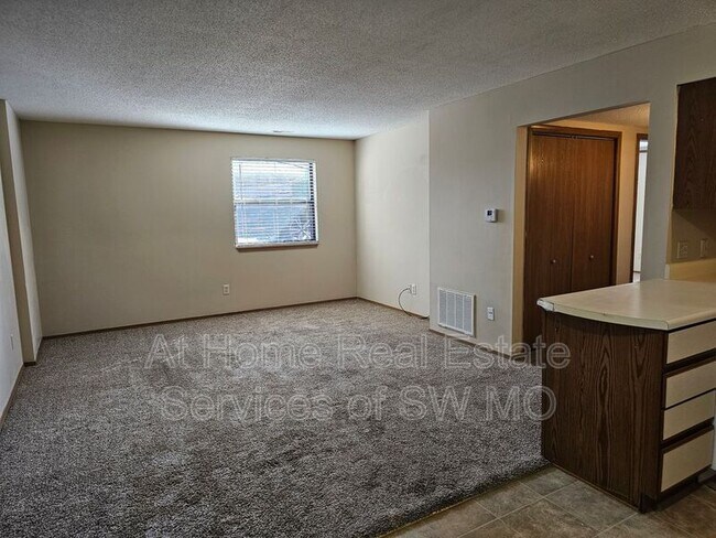 Building Photo - 2850 S Rogers Ave