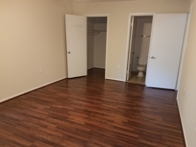 Building Photo - 2br/1.5ba with new laminate flooring, new ...