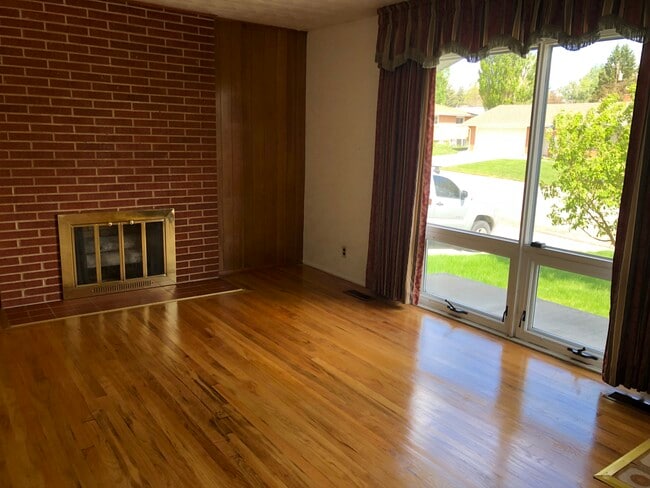 Foto del edificio - 2745 E 6th St