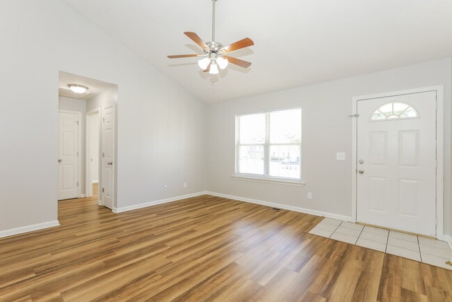 Foto del edificio - 420 Wildwood Dr