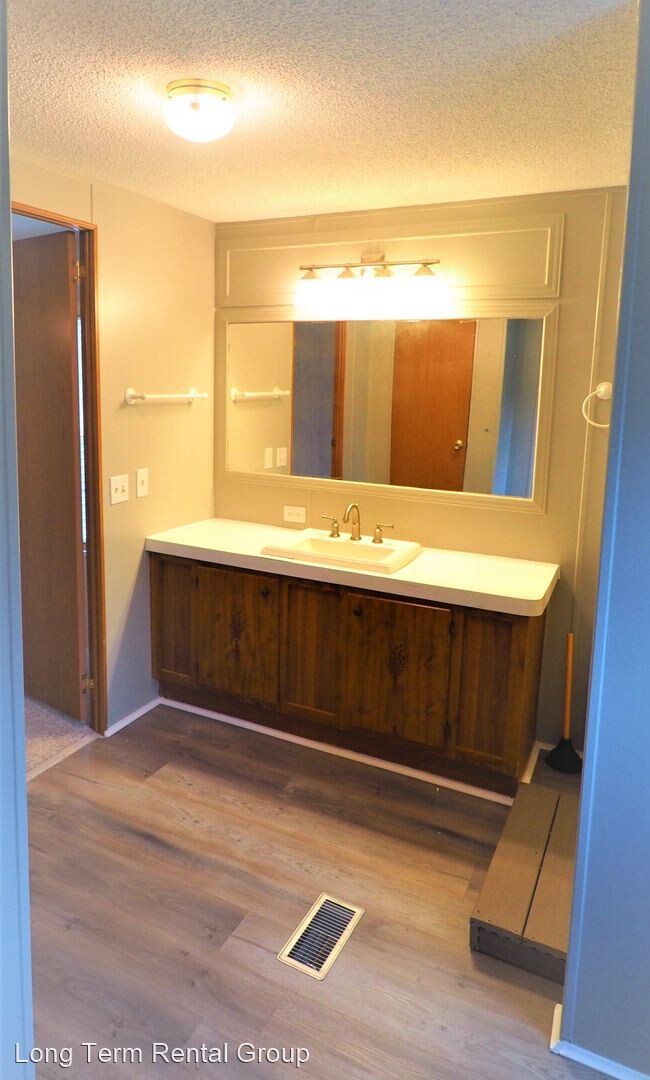 2 br, 2 bath House 45782 Old Carney Road House for Rent in Bay