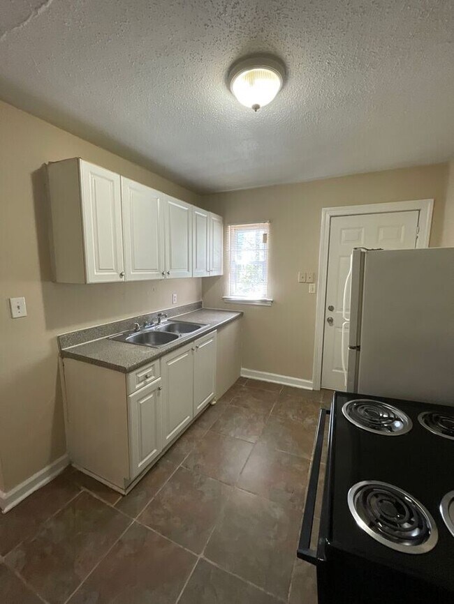 Building Photo - 2401 Celia Ave