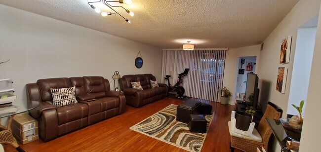 Living room area - 1480 Sheridan St