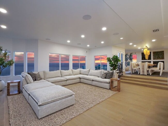 Building Photo - 32551 Seacliff Dr