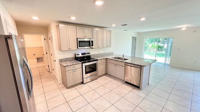 Building Photo - Fantastic 3 Bedroom, 2 Bathroom Home in De...