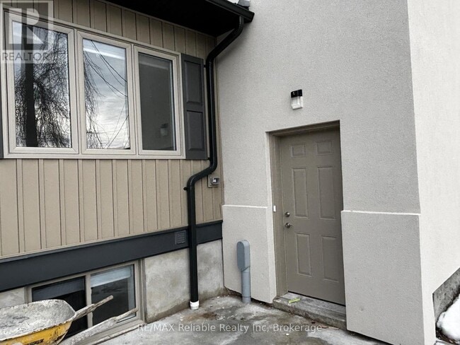 Building Photo - 24 Albert St