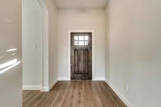 Building Photo - 4802 Elite Dr
