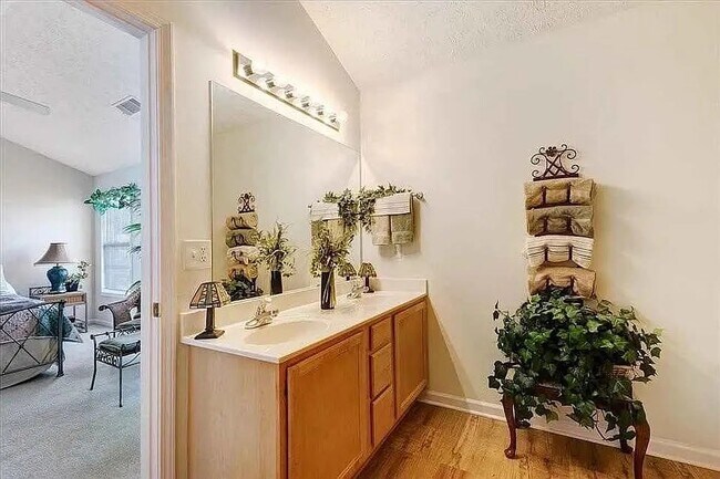 Foto del edificio - 3032 Kentmere Dr