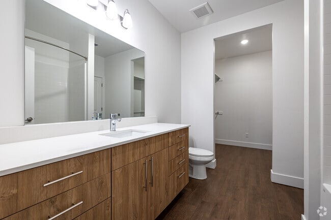 1BR, 1BA - 799SF - Bathroom /Closet - Strata Apartments