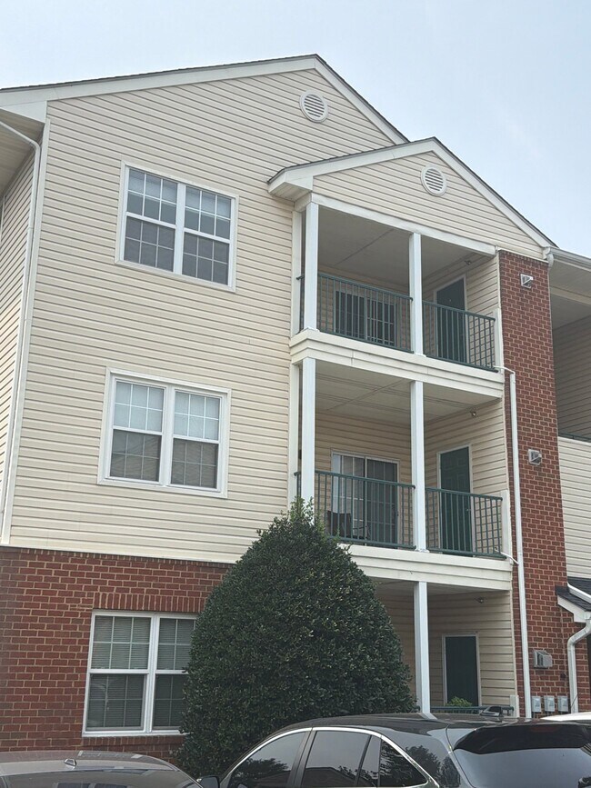 Building Photo - 9411 Links Ln