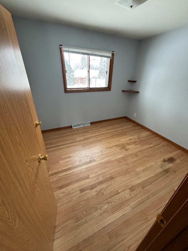 Building Photo - 229 S Kranz Ave