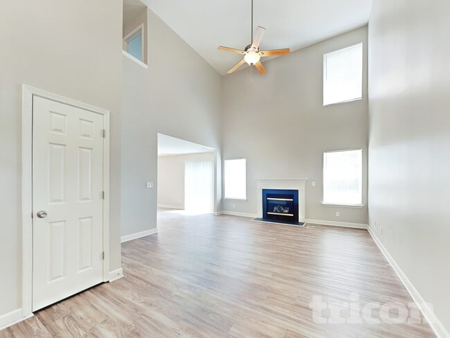 Foto del edificio - 9245 Simonton Dr