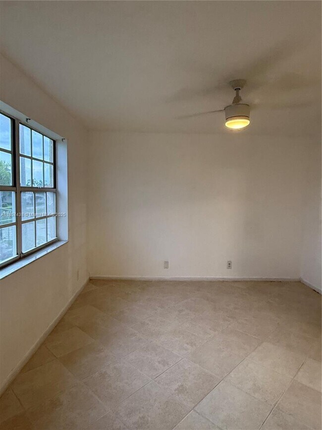 Foto del edificio - 8713 SW 5th St