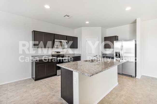 Foto del edificio - Modern Home with Granite, Stainless & a Backyard Built for Arizona Living