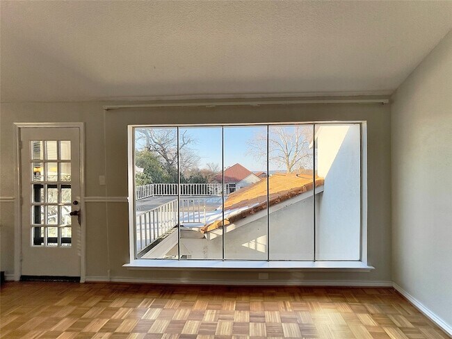 Foto del edificio - 3119 Lakeside Dr