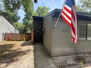 Building Photo - 3811 SW 28th Terrace