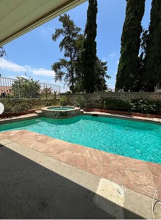 Foto del edificio - 18406 Tuba St