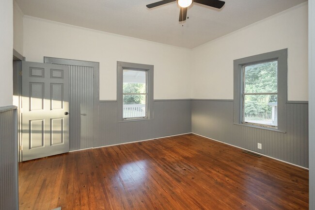 Building Photo - 515 Wheeler St - 2 Bedroom 1 Bath Home
