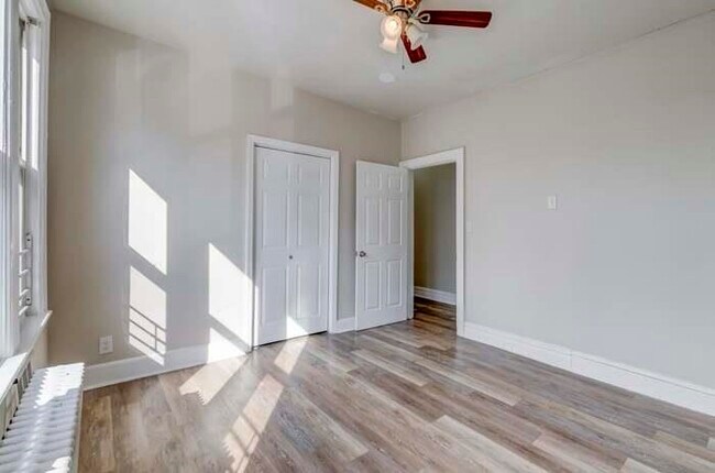 Building Photo - 211 Linden Ave