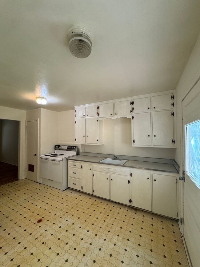 Building Photo - Located in Avondale 2bedrooms 1bathroom