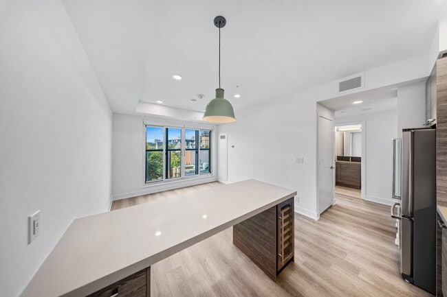 Building Photo - 484 Spadina Ave.