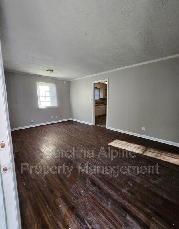 Building Photo - 1733 Finchley Dr