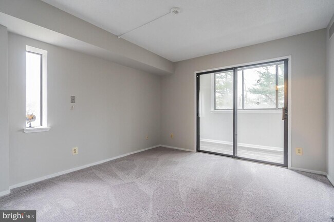 Foto del edificio - 1951 Sagewood Ln