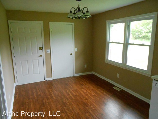Building Photo - 3 br, 1 bath House - 1034 Hickory Lane