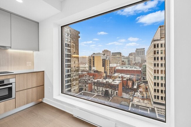 Building Photo - 1518 Rue Sherbrooke O