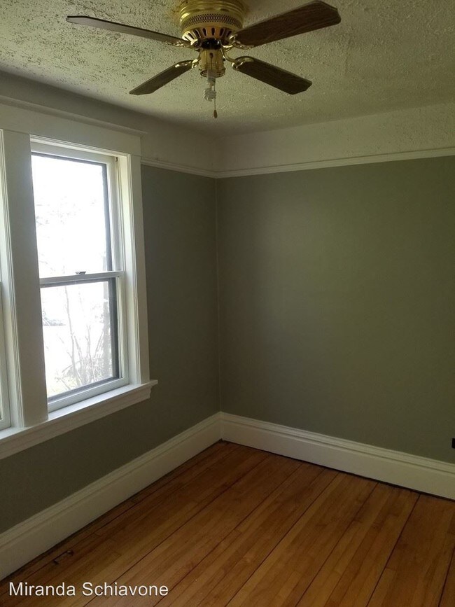 Foto del edificio - 422 E 11th St