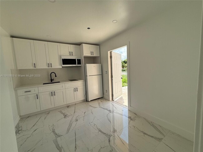 Foto del edificio - 9824 SW 26th Terrace