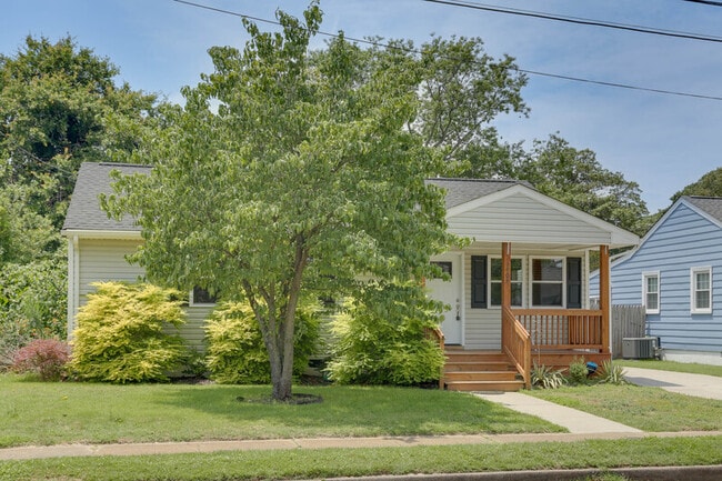 Building Photo - 1405 Baychester Ave