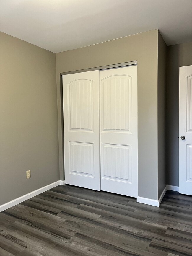 Building Photo - 416 Briden