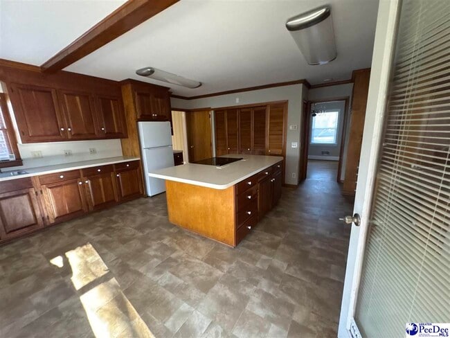 Foto del edificio - 1315 Sylvan Dr