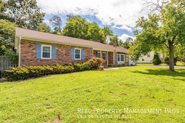 Building Photo - 209 Raintree Blvd