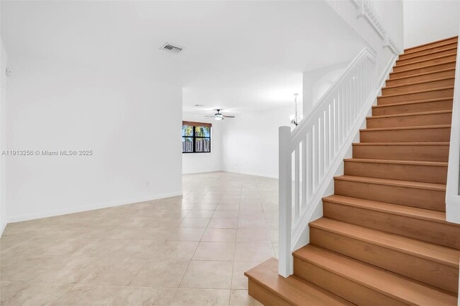 Building Photo - 9583 Town Parc Cir N