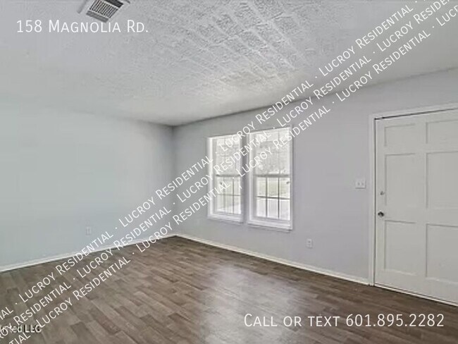 Building Photo - Cute 3 bedroom Cottage