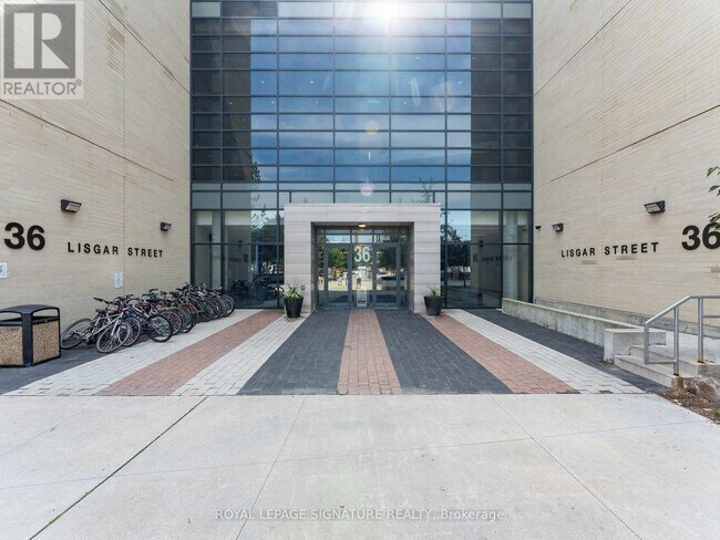 Building Photo - 36 Lisgar St