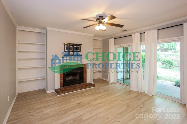 Foto del edificio - 3304 Selwyn Farms Ln