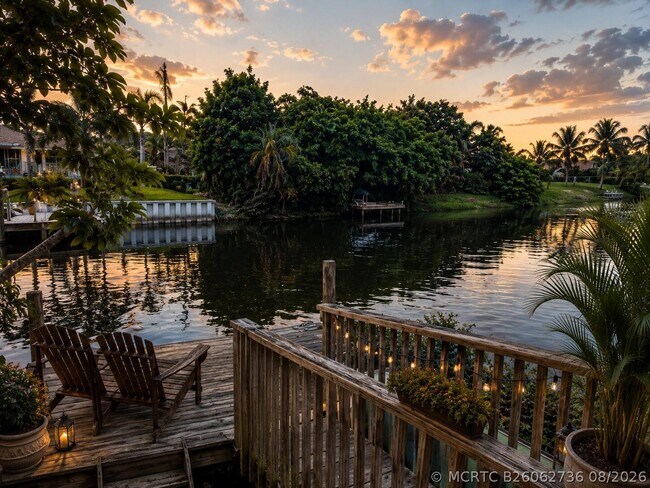 Foto del edificio - 2457 Waterside Dr