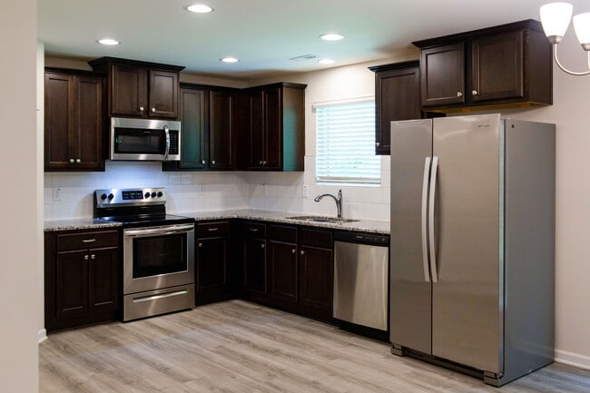 Building Photo - 2801 Killian Ct