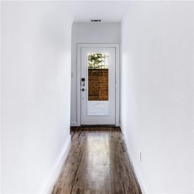Foto del edificio - 1715 Bennett Ave