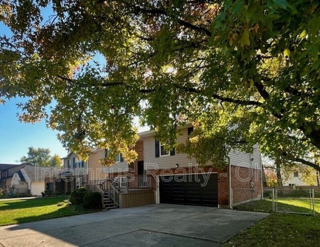 Building Photo - 2600 Saybrooke Dr