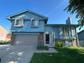 Building Photo - 2409 Marilyn Dr